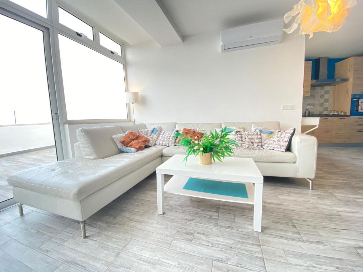 Apartamento Penthouse "Maltese Scent" Mellieħa Exterior foto