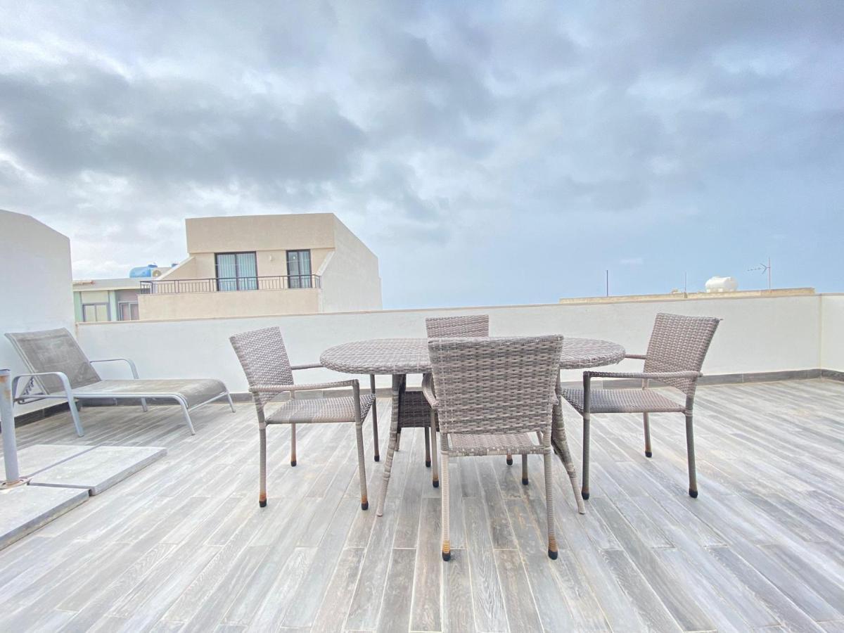 Apartamento Penthouse "Maltese Scent" Mellieħa Exterior foto