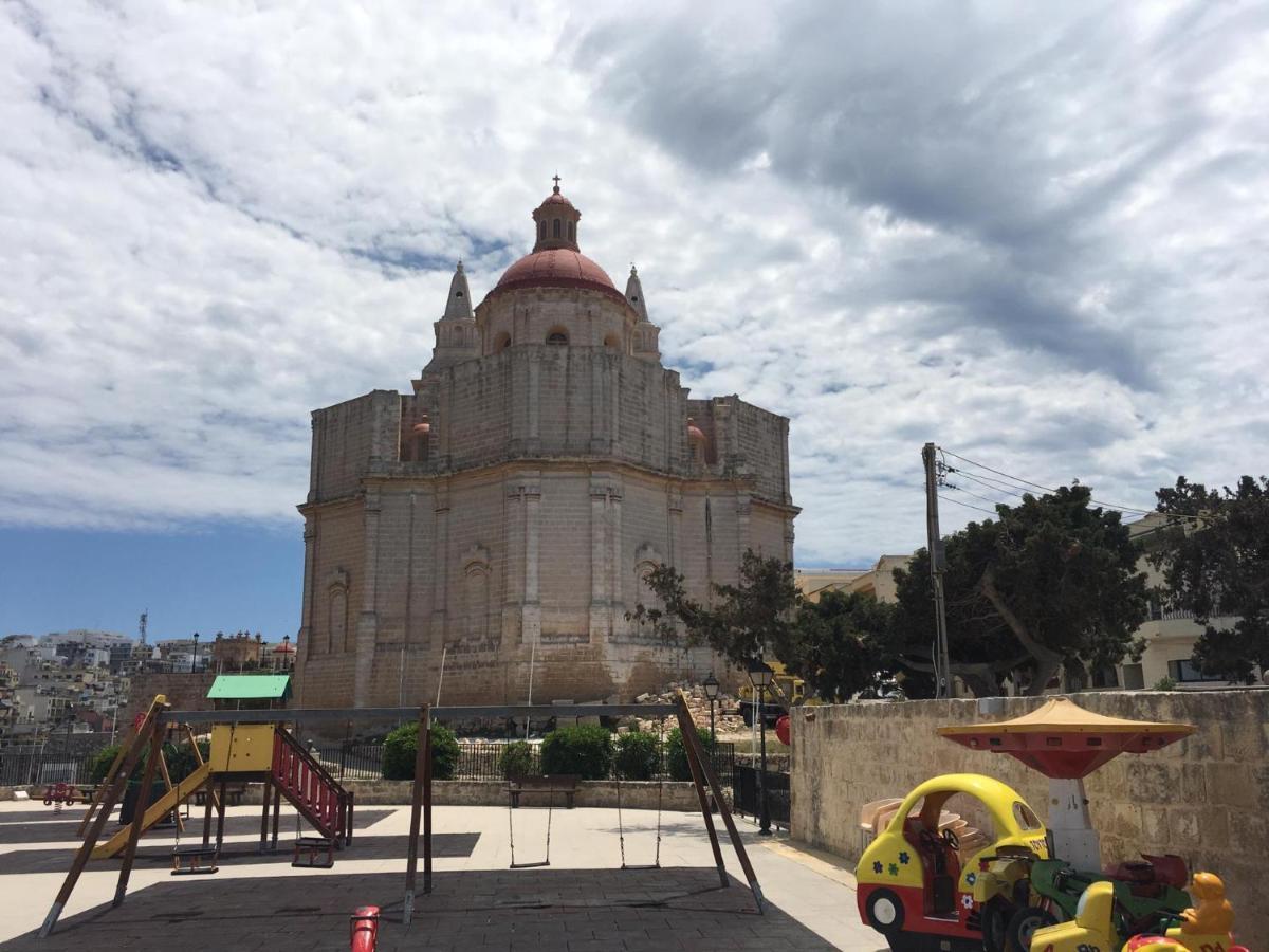 Apartamento Penthouse "Maltese Scent" Mellieħa Exterior foto